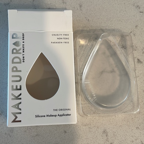 Makeup Drop - Silicone Makeup Applicator - Picture 2 of 2